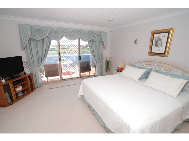 Clear Island Waters QLD 4226