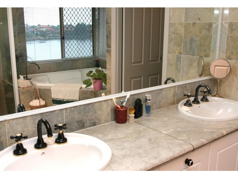 Clear Island Waters QLD 4226