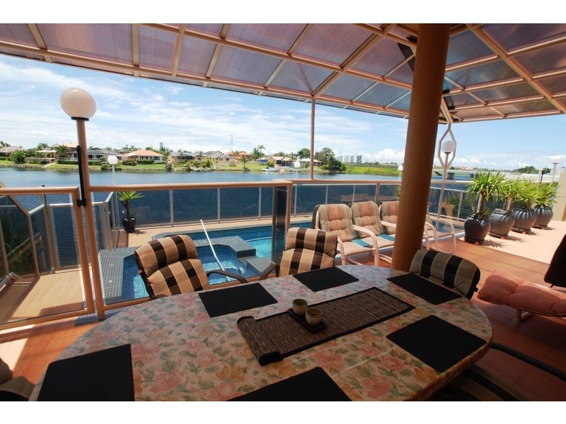 Clear Island Waters QLD 4226