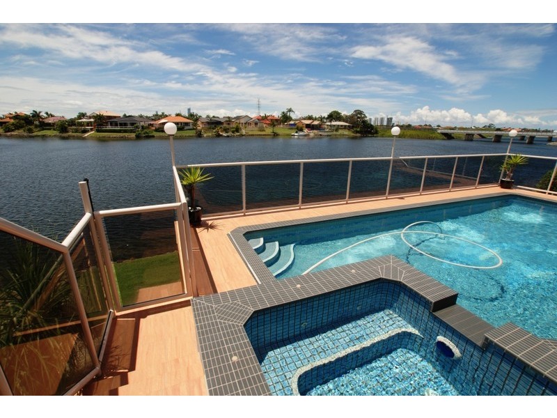 Clear Island Waters QLD 4226