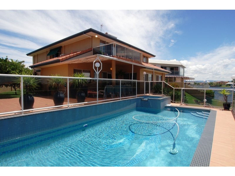 Clear Island Waters QLD 4226