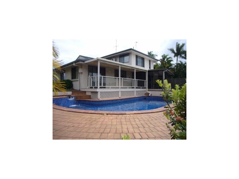 8 Moola Court, Broadbeach Waters QLD 4218