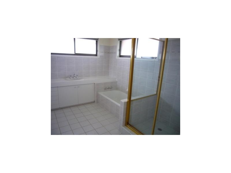 8 Moola Court, Broadbeach Waters QLD 4218