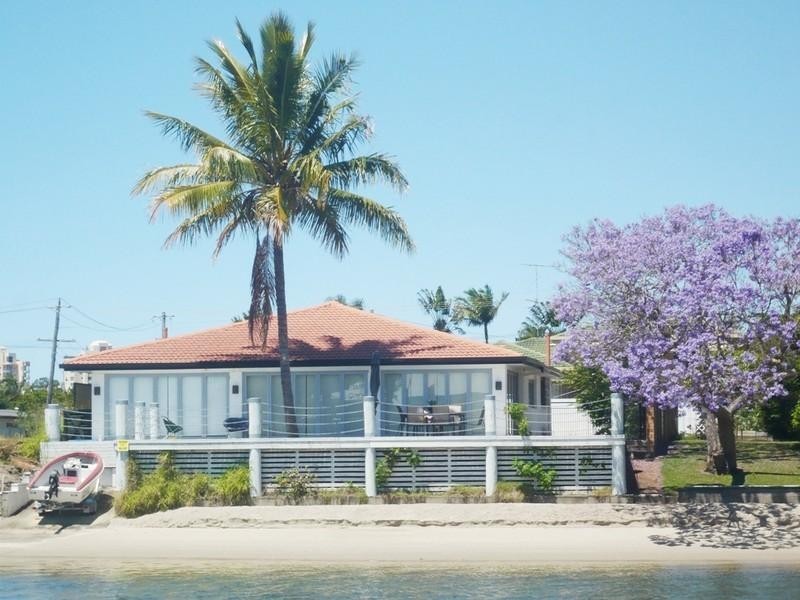 41 Allambi Avenue, Broadbeach Waters QLD 4218