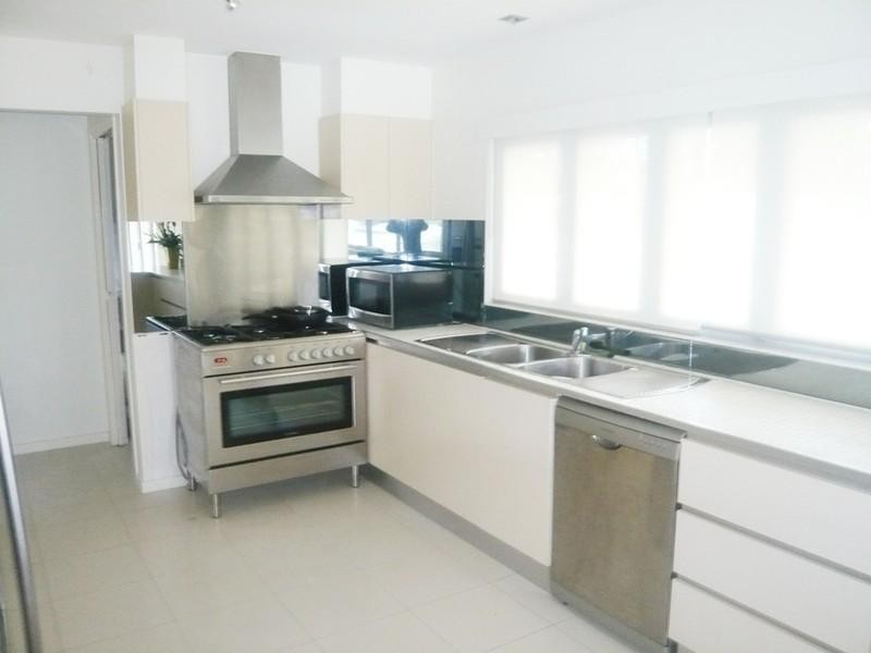 41 Allambi Avenue, Broadbeach Waters QLD 4218