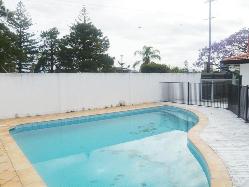 41 Allambi Avenue, Broadbeach Waters QLD 4218