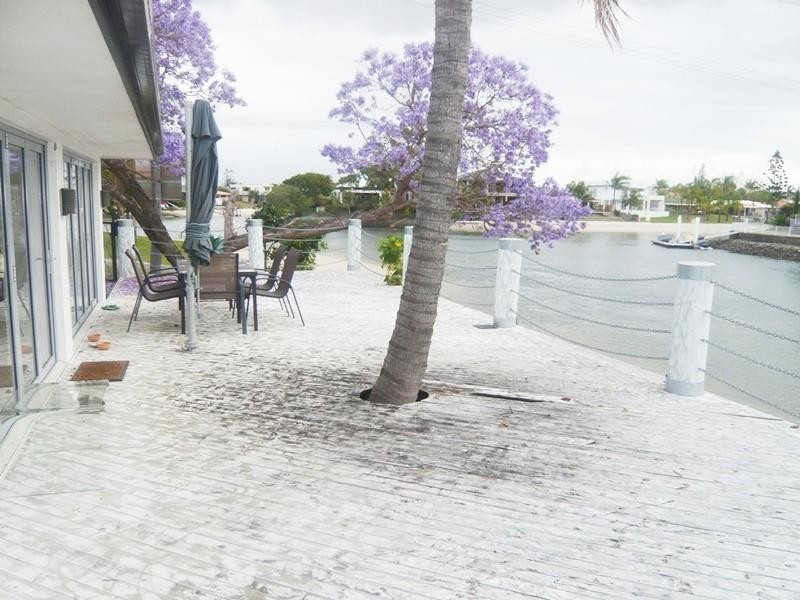 41 Allambi Avenue, Broadbeach Waters QLD 4218