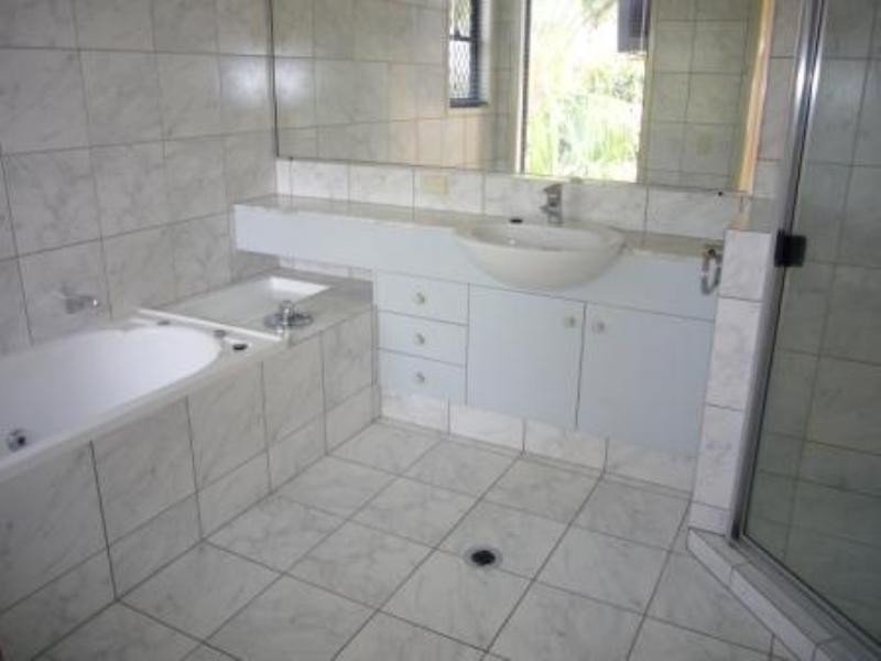 30 Midshipman Court, Main Beach QLD 4217