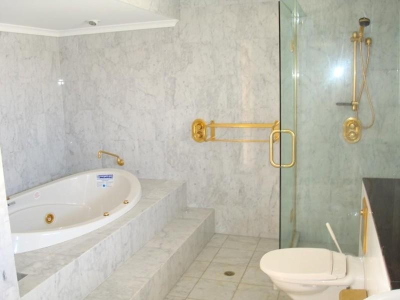 30 Midshipman Court, Main Beach QLD 4217