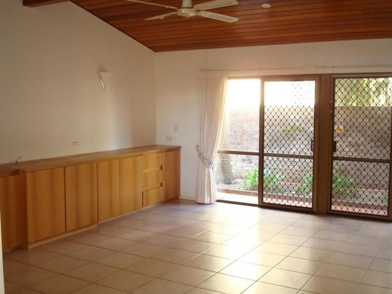 30 Midshipman Court, Main Beach QLD 4217