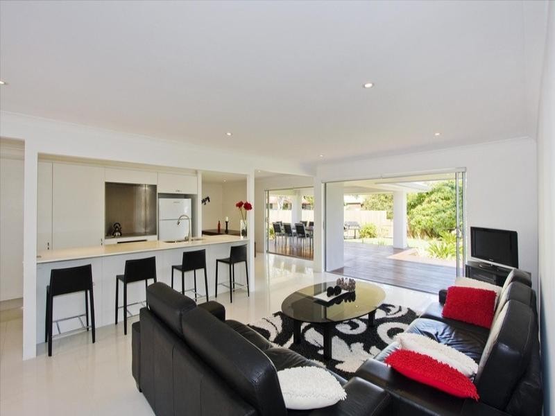 40 Alec Avenue, Mermaid Waters QLD 4218