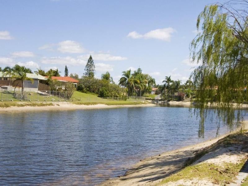 40 Alec Avenue, Mermaid Waters QLD 4218