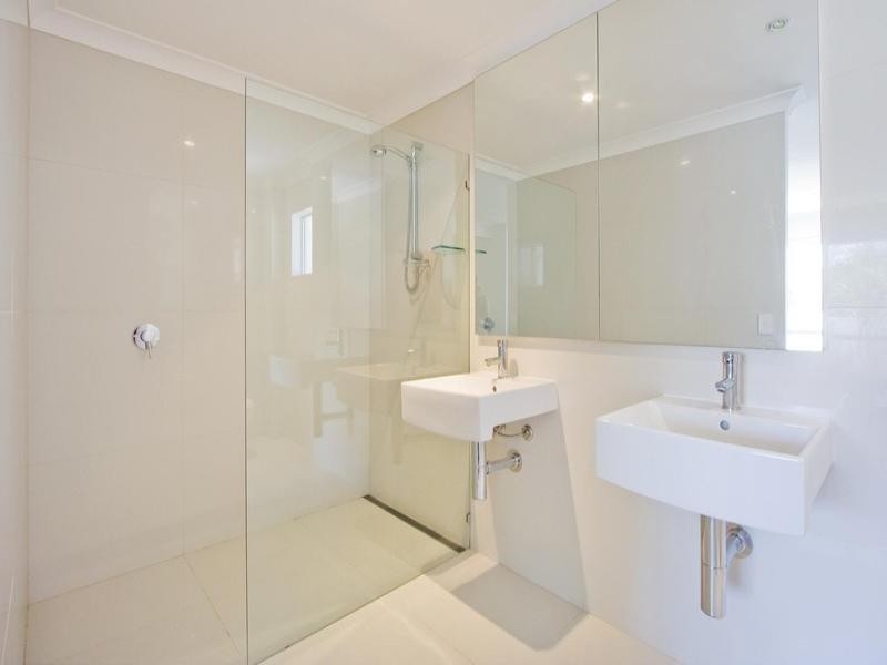 40 Alec Avenue, Mermaid Waters QLD 4218