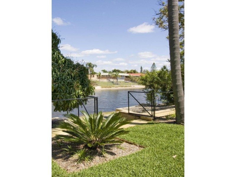 40 Alec Avenue, Mermaid Waters QLD 4218