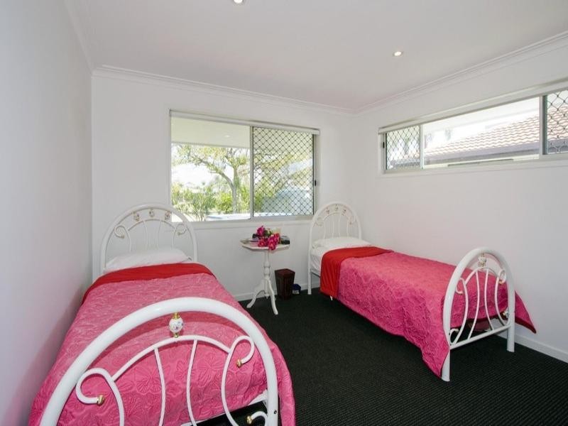 40 Alec Avenue, Mermaid Waters QLD 4218