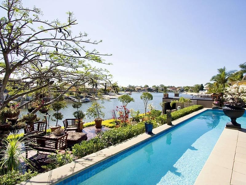 100 Upton Street, Bundall QLD 4217