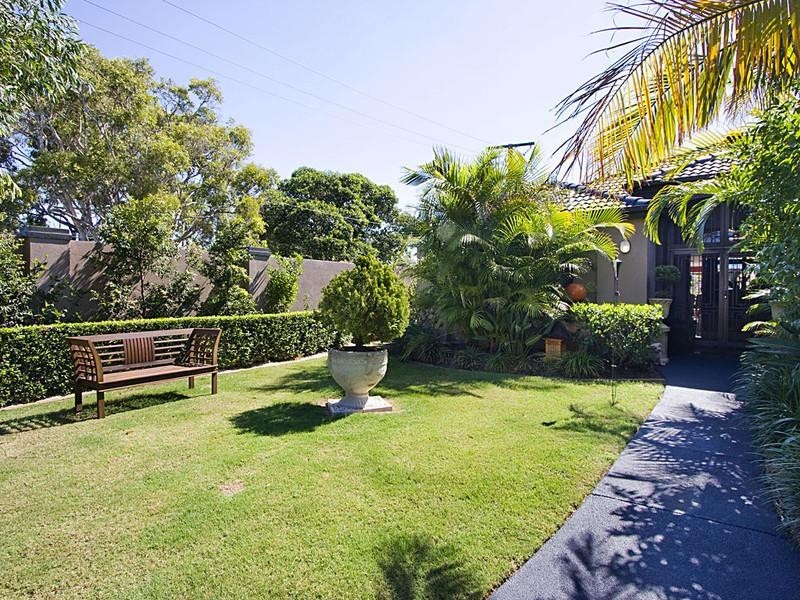 100 Upton Street, Bundall QLD 4217