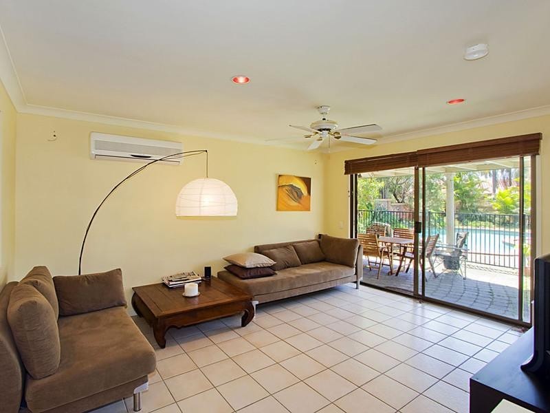 7 Wanneroo Court, Mermaid Waters QLD 4218