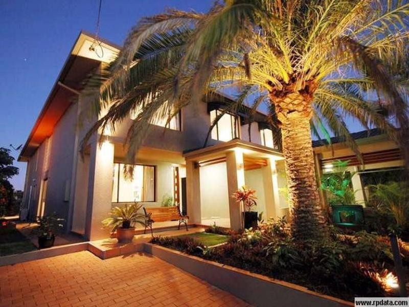 98 Clear Island Road, Broadbeach Waters QLD 4218