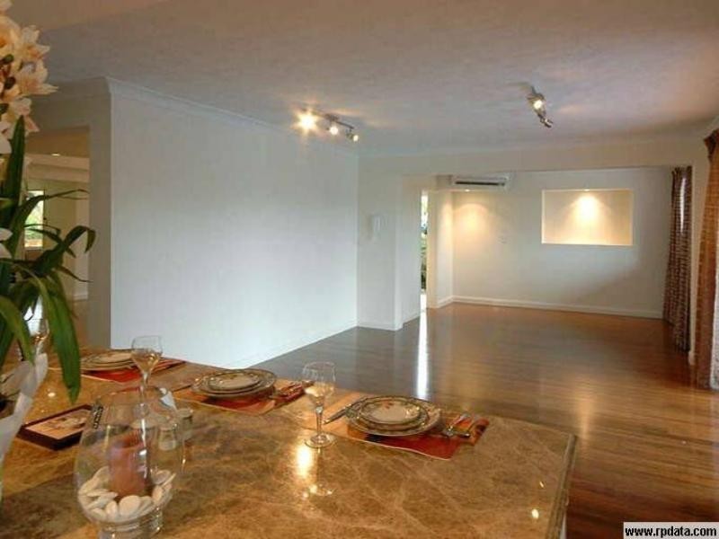 98 Clear Island Road, Broadbeach Waters QLD 4218