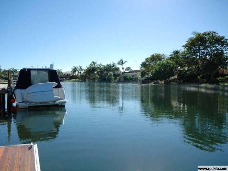 98 Clear Island Road, Broadbeach Waters QLD 4218