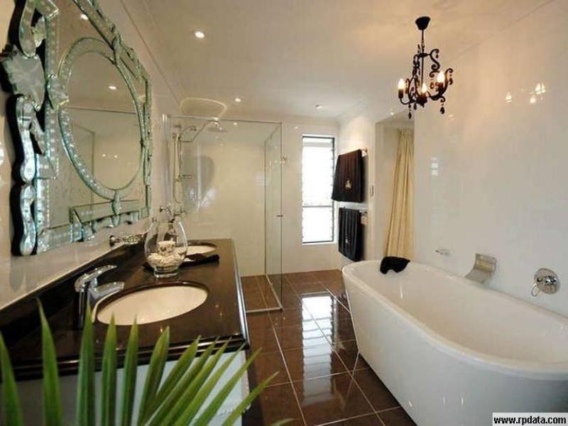 98 Clear Island Road, Broadbeach Waters QLD 4218