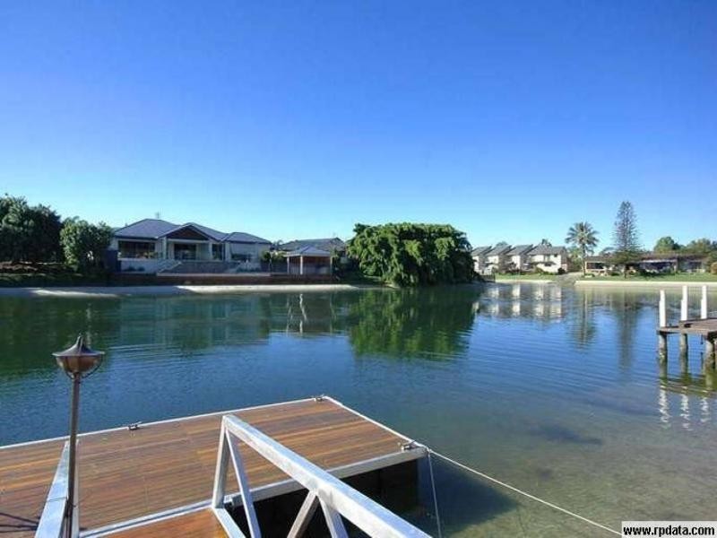 98 Clear Island Road, Broadbeach Waters QLD 4218