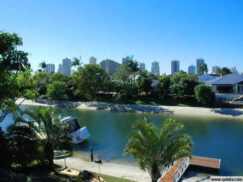 98 Clear Island Road, Broadbeach Waters QLD 4218