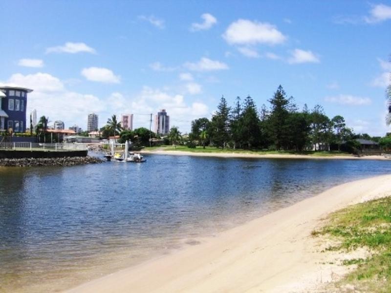 Broadbeach Waters QLD 4218