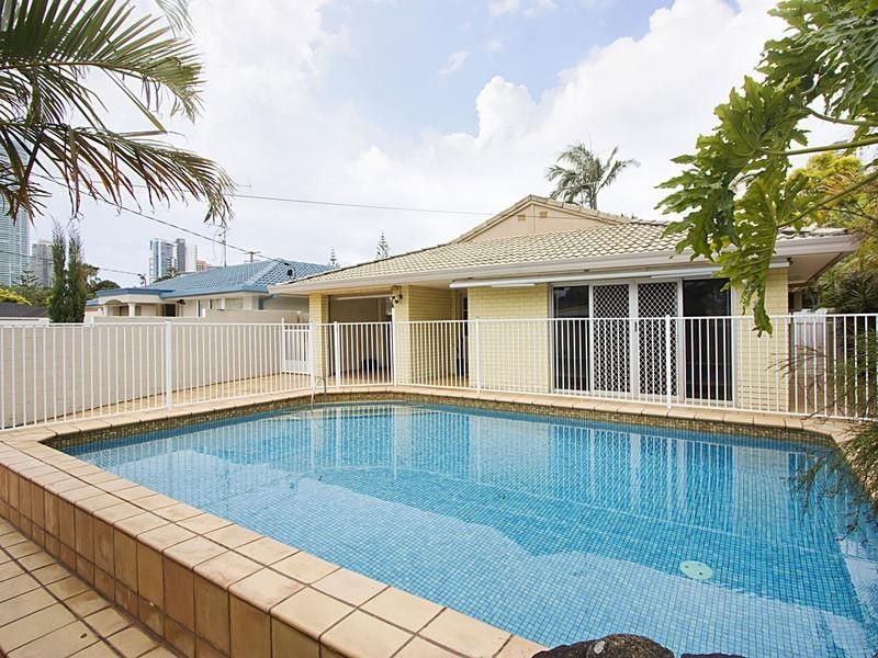 30 Brindisi Avenue, Isle Of Capri QLD 4217