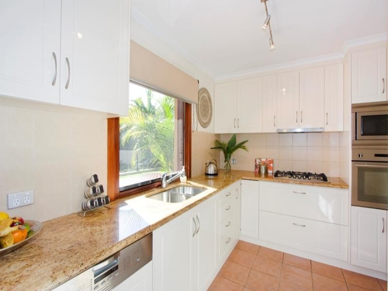 29 Petersen Avenue, Southport QLD 4215