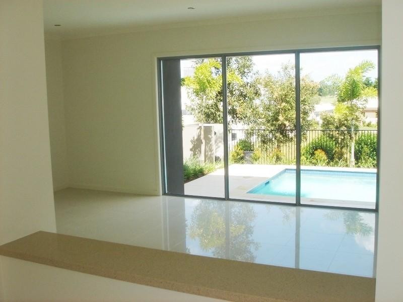 6020B Vista Drive, Benowa QLD 4217