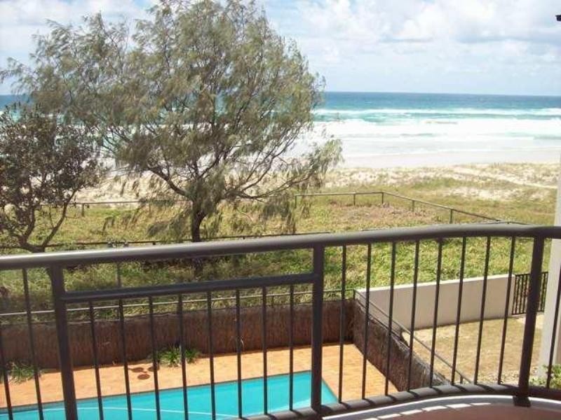 6/2 Twenty Third Avenue, Palm Beach QLD 4221