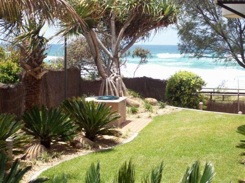 6/2 Twenty Third Avenue, Palm Beach QLD 4221