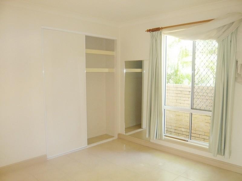 6 Crestmore Court, Mermaid Waters QLD 4218