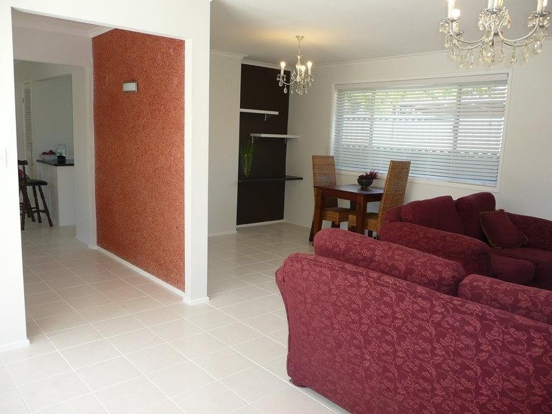 122 Sunshine Boulevard, Mermaid Waters QLD 4218