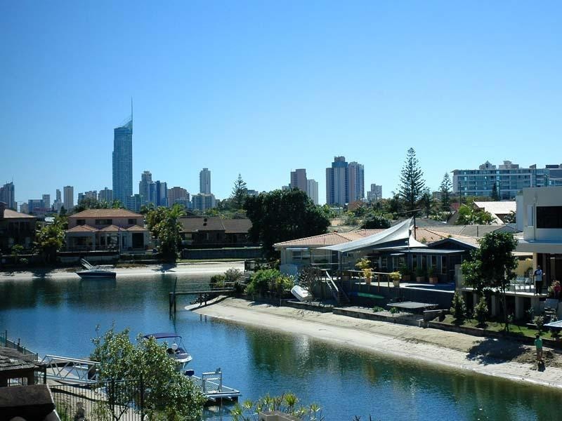 4 Coral Gables Key, Broadbeach Waters QLD 4218