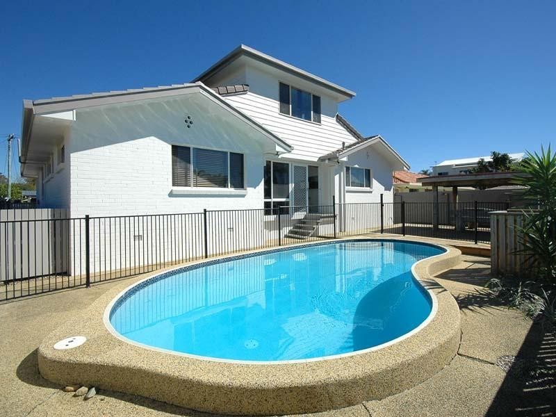 4 Coral Gables Key, Broadbeach Waters QLD 4218