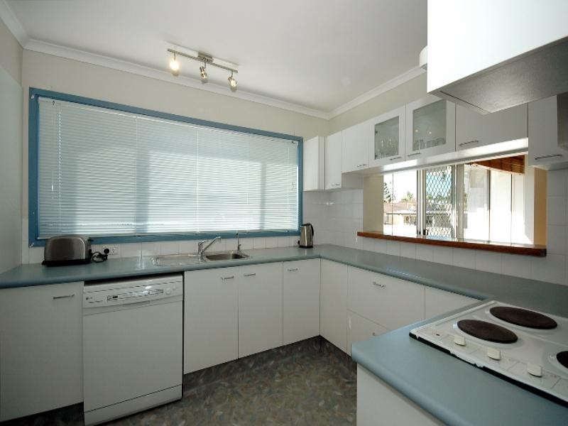 4 Coral Gables Key, Broadbeach Waters QLD 4218