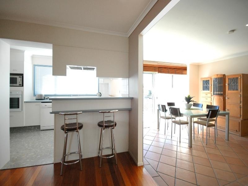4 Coral Gables Key, Broadbeach Waters QLD 4218
