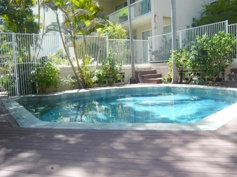 2/9 Francis Street, Mermaid Beach QLD 4218