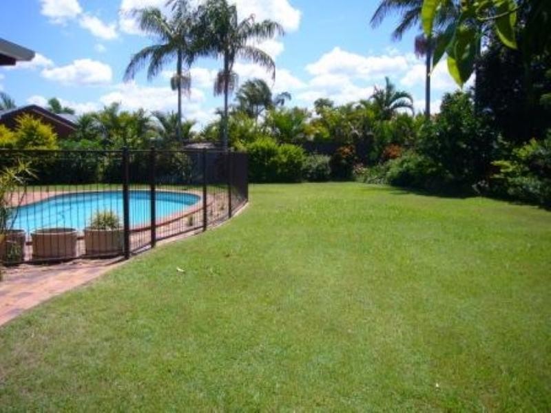 13 Maple Court, Burleigh Waters QLD 4220