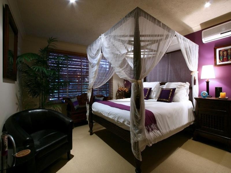 Broadbeach Waters QLD 4218