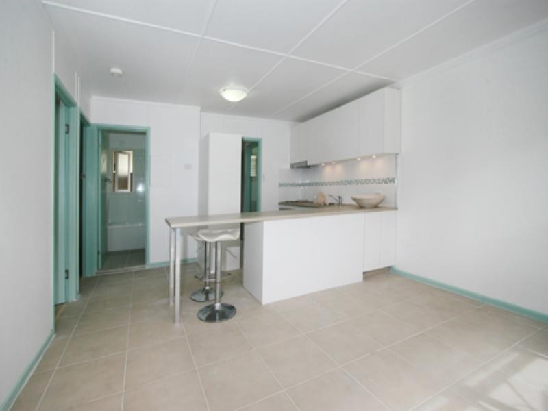 2/83 Sunshine Parade, Miami QLD 4220