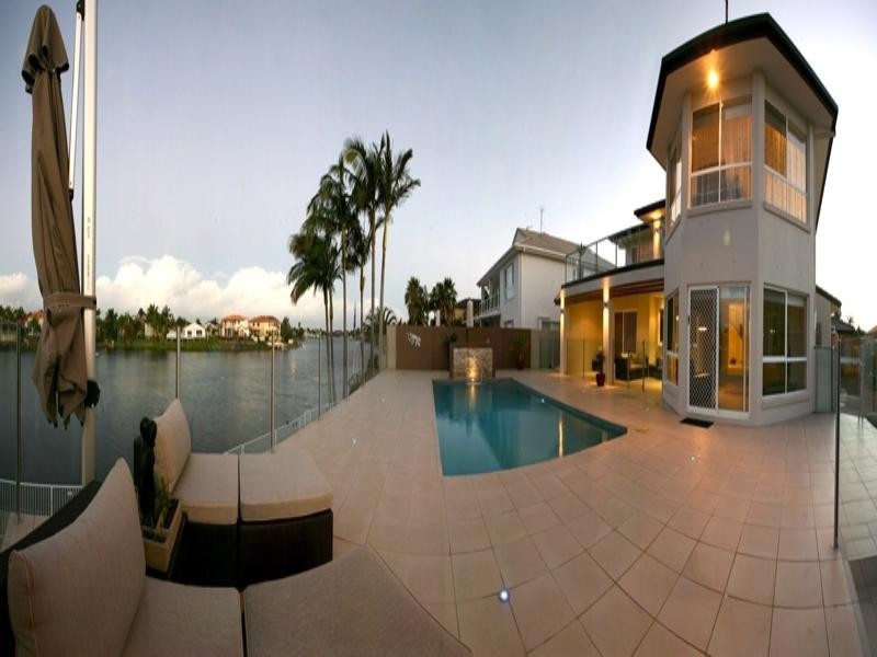 Clear Island Waters QLD 4226