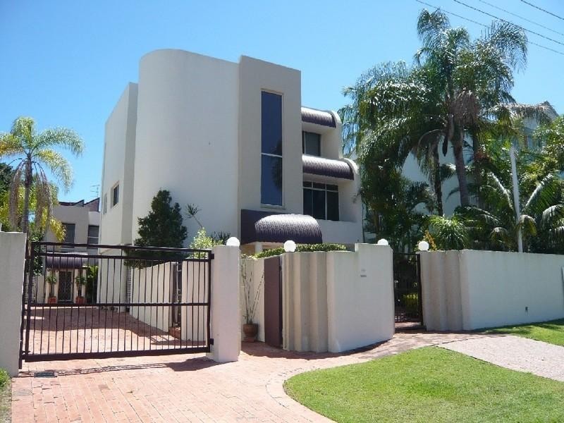 2/11 St Kilda Avenue, Broadbeach QLD 4218