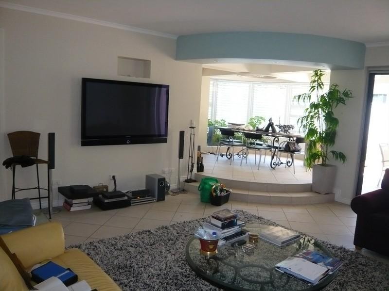 2/11 St Kilda Avenue, Broadbeach QLD 4218