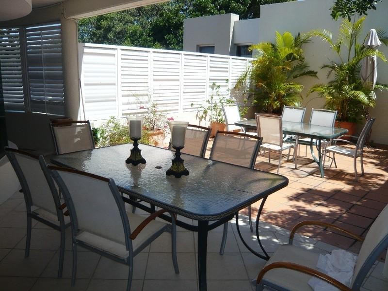 2/11 St Kilda Avenue, Broadbeach QLD 4218