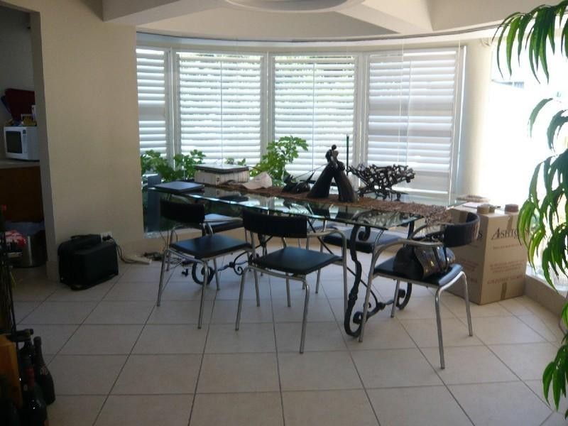 2/11 St Kilda Avenue, Broadbeach QLD 4218