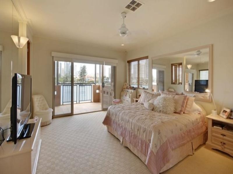 19 Naples Avenue, Isle Of Capri QLD 4217